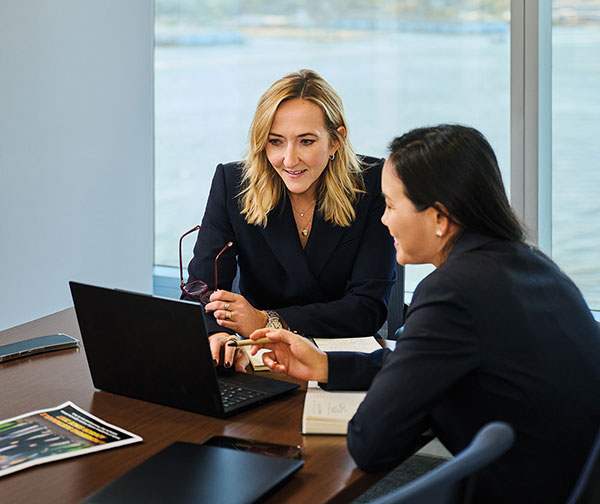 women-partners-working-sq Women partners working together
